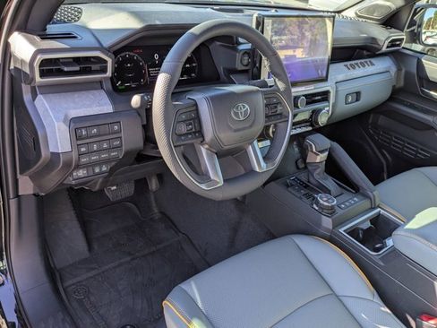 Used 2025 Toyota Tacoma Trailhunter image 17