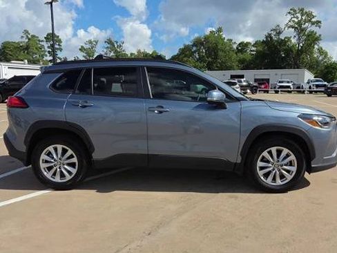 Used 2024 Toyota Corolla Cross LE w/ Moonroof Package FWD image 9