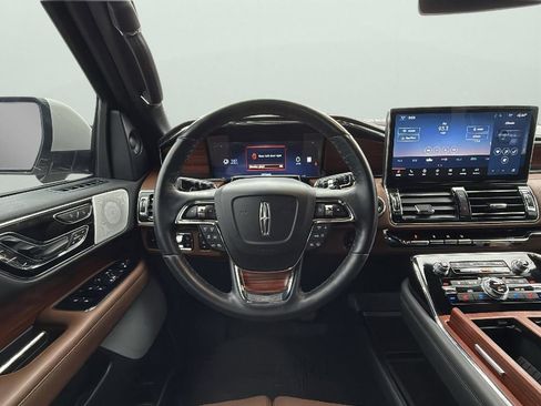 Used 2024 Lincoln Navigator L Reserve image 13