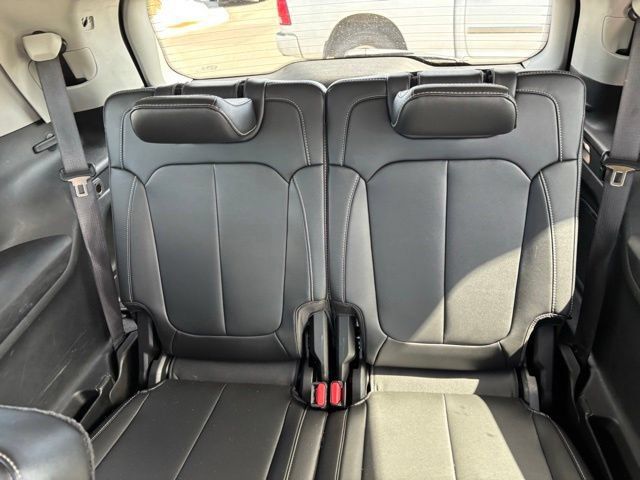 Certified 2022 Jeep Grand Cherokee L Limited w/ Black Appearance Package AWD/4WD image 19