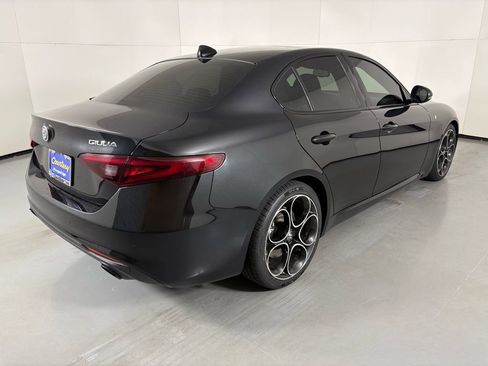 Used 2022 Alfa Romeo Giulia Ti image 8