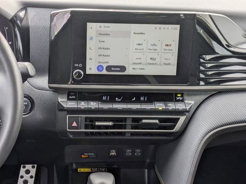 Used 2025 Toyota Camry SE image 15