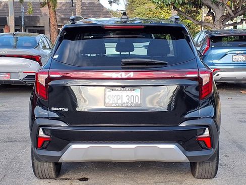 Certified 2024 Kia Seltos EX FWD image 4