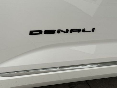New 2026 GMC Terrain Denali w/ LPO, Black Badging Package AWD/4WD image 10