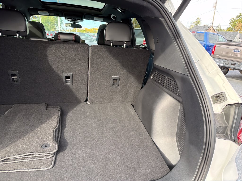 Used 2025 Ford Escape ST-Line w/ Tech Pack #1 FWD image 7