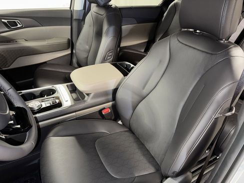 New 2026 Kia Carnival EX image 16