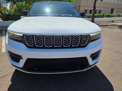 Used 2023 Jeep Grand Cherokee Summit AWD/4WD image 11
