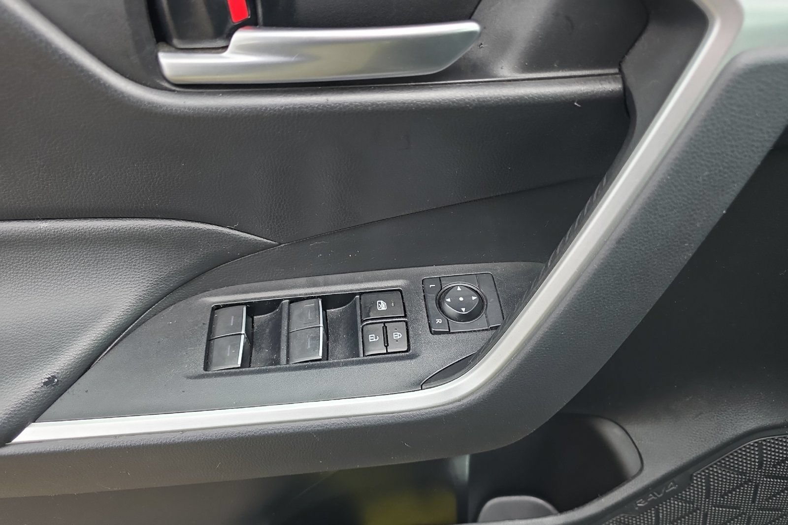 Used 2023 Toyota RAV4 XLE w/ Convenience Package AWD/4WD image 8