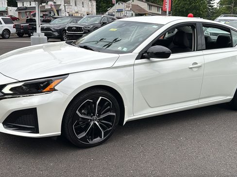 Certified 2024 Nissan Altima 2.5 SR FWD image 3