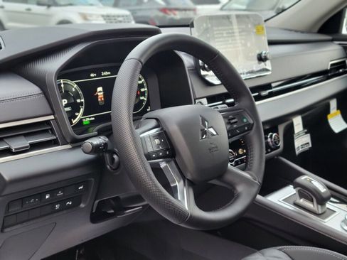 New 2025 Mitsubishi Outlander SEL image 16