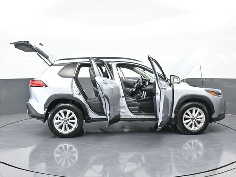 Used 2023 Toyota Corolla Cross LE image 67