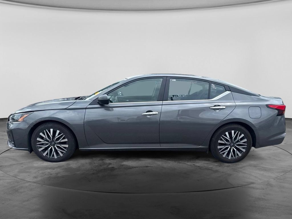 Used 2025 Nissan Altima 2.5 SV FWD image 7