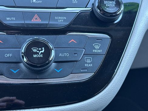 Used 2022 Chrysler Pacifica Touring-L FWD image 30