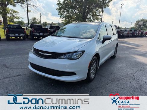 Used 2023 Chrysler Voyager LX FWD image 1