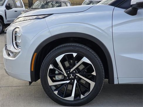 Used 2024 Mitsubishi Outlander SEL image 5