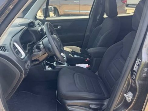 Used 2020 Jeep Renegade Latitude AWD/4WD image 22