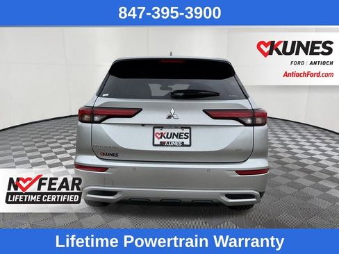 Used 2024 Mitsubishi Outlander SE image 4