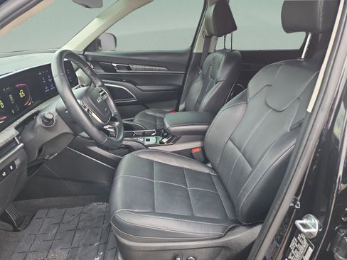 Used 2024 Kia Telluride EX w/ EX Captain's Chair Package image 19