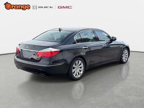Used 2009 Hyundai Genesis 3.8 w/ Technology Pkg 4 RWD image 3