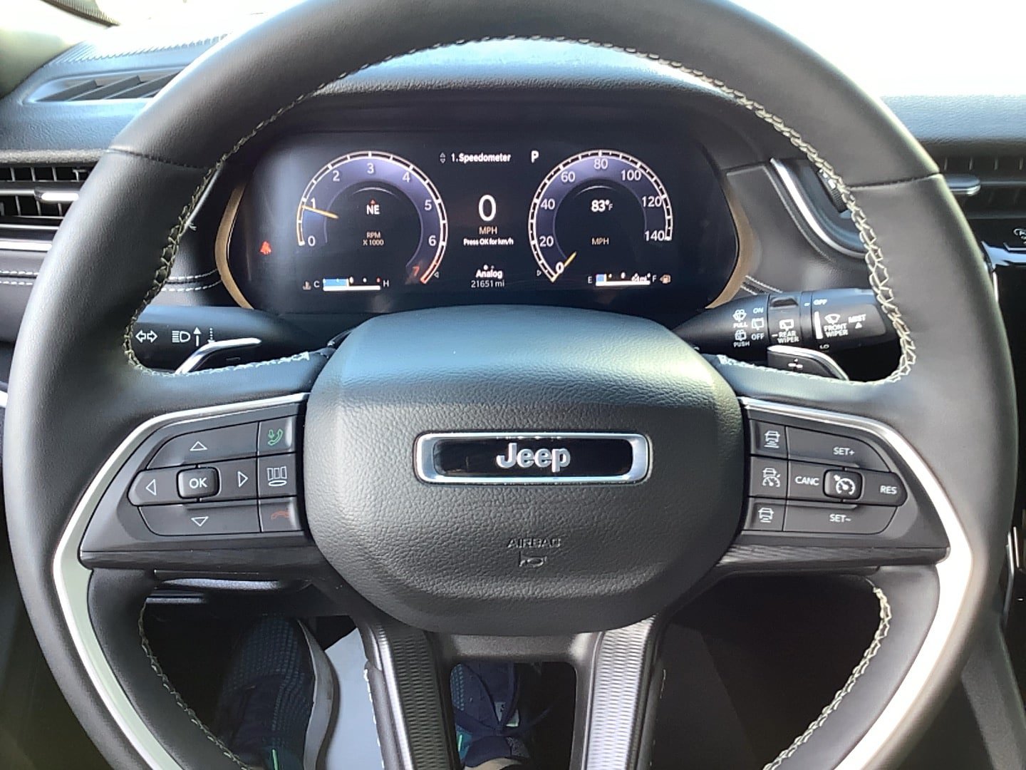 Certified 2025 Jeep Grand Cherokee Altitude AWD/4WD image 11
