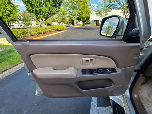 Used 2002 Toyota 4Runner SR5 AWD/4WD image 31