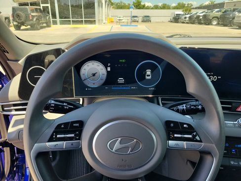 Used 2024 Hyundai Elantra SEL FWD image 24
