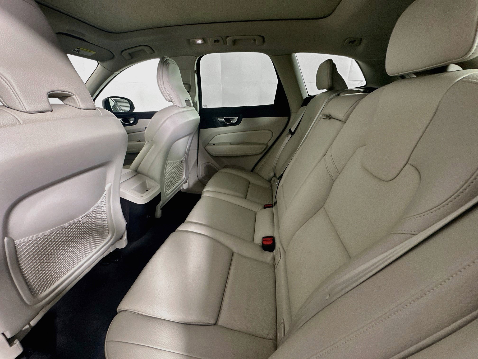 Used 2023 Volvo XC60 B5 Plus AWD/4WD image 28