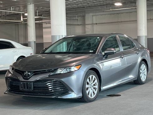 Used 2019 Toyota Camry LE FWD image 4