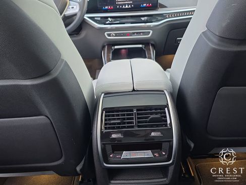 Used 2024 BMW X7 xDrive40i image 27