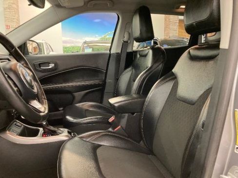 Used 2017 Jeep Compass Latitude w/ Cold Weather Group FWD image 10