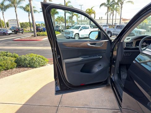 Used 2024 Volkswagen Atlas SE image 12