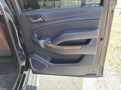 Used 2020 Chevrolet Suburban Premier w/ Premier Plus Edition image 32