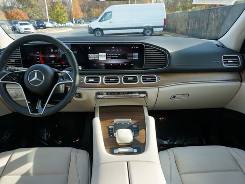 Certified 2024 Mercedes-Benz GLS 450 4MATIC image 17