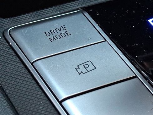 Used 2025 Hyundai Elantra SE image 25