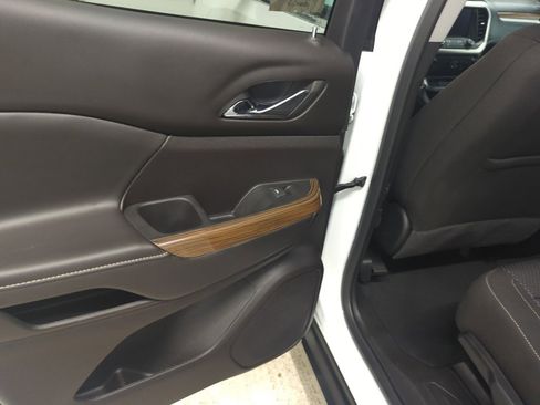 Used 2023 GMC Acadia SLE w/ Driver Convenience Package image 11