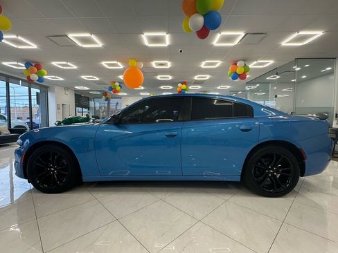 Used 2018 Dodge Charger R/T w/ Plus Group image 5