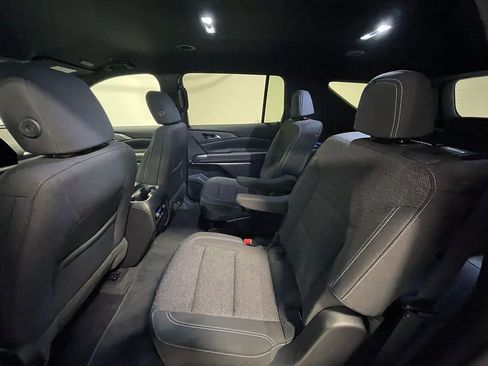 Used 2025 Chevrolet Traverse LT image 19