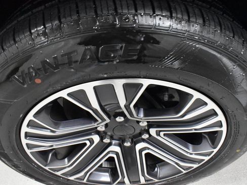 Used 2024 Jeep Wagoneer Series II w/ Flexible Seating Group image 9