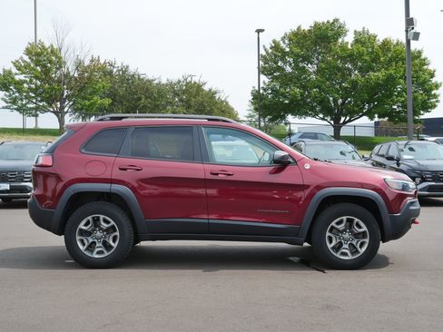 Used 2019 Jeep Cherokee Trailhawk w/ Cold Weather Group AWD/4WD image 5