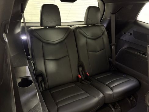 Used 2025 Cadillac XT6 Premium Luxury image 41