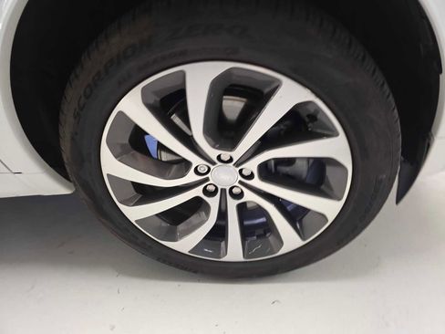 Certified 2025 Land Rover Discovery Sport S image 9