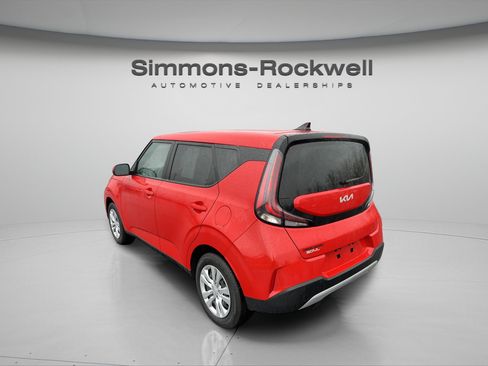 Used 2025 Kia Soul LX FWD image 3