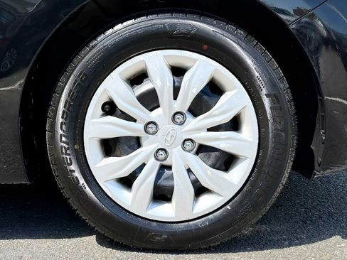 Used 2019 Hyundai Accent SE FWD image 42