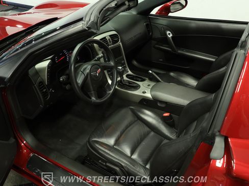 Used 2005 Chevrolet Corvette Coupe w/ Preferred Equipment Group RWD image 4