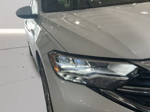 Certified 2023 Volkswagen Jetta SE w/ Panoramic Sunroof Package FWD image 40
