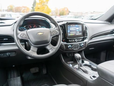 Used 2023 Chevrolet Traverse LT image 14