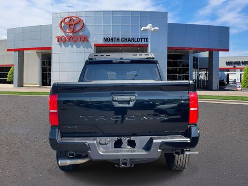 Used 2024 Toyota Tacoma TRD Sport AWD/4WD image 5