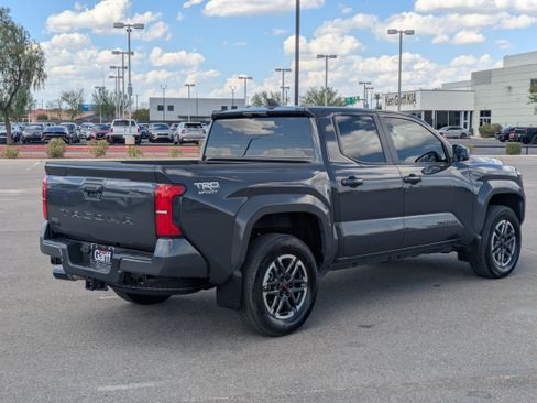 Used 2025 Toyota Tacoma TRD Sport AWD/4WD image 4