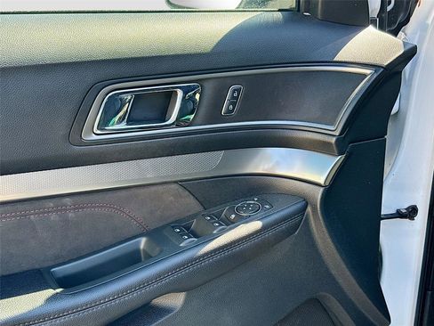 Used 2018 Ford Explorer XLT w/ Equipment Group 202A image 19