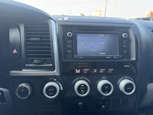Used 2018 Toyota Sequoia SR5 AWD/4WD image 31